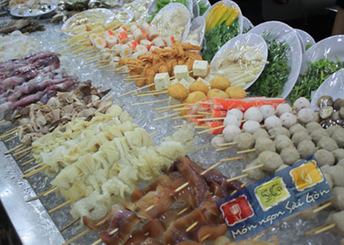 Có đủ các món hải sản chỉ với giá 15k/1 cây